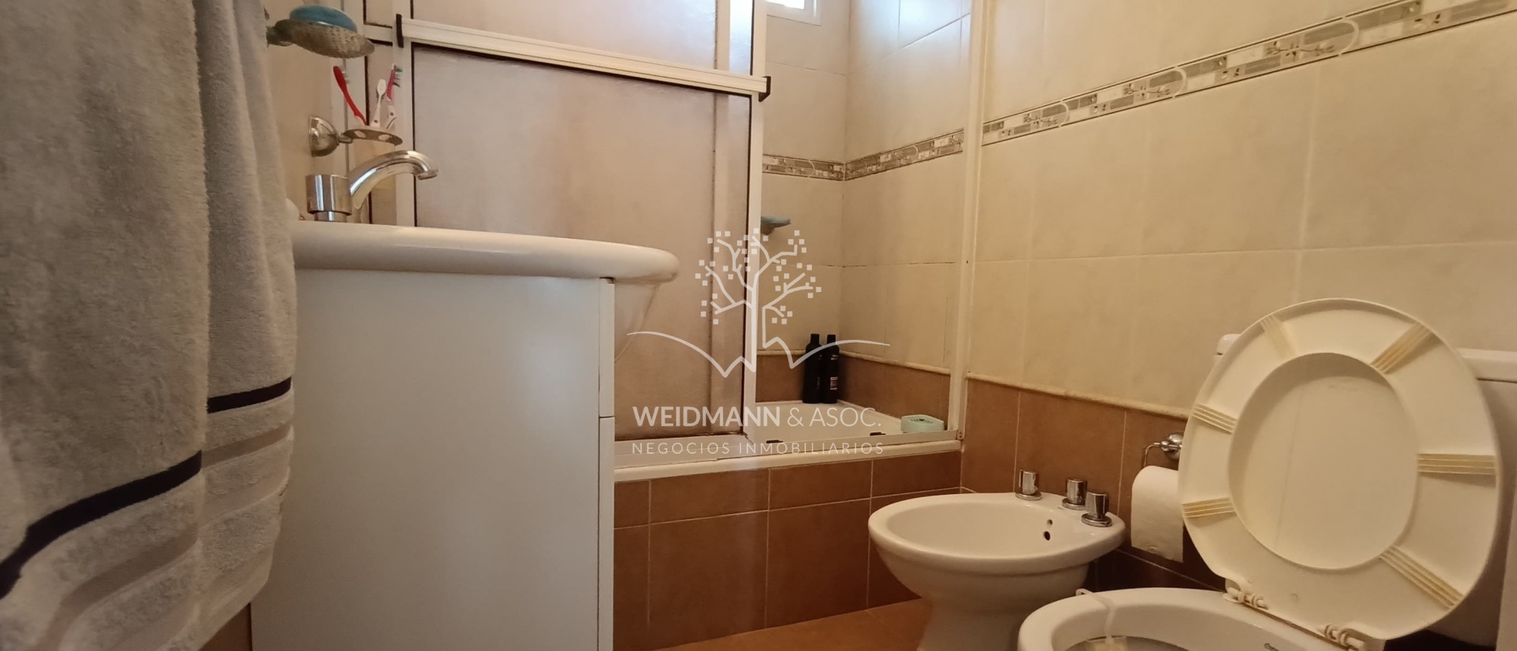 Departamento de 2 dormitorios al frente en venta, Santa Fe