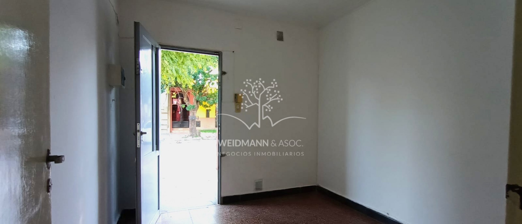 Casa de 2 dormitorios con amplio sector adicional en alquiler, Santa Fe