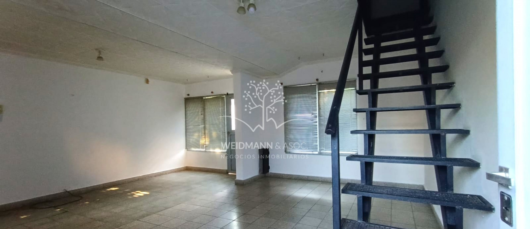 Casa de 2 dormitorios con amplio sector adicional en alquiler, Santa Fe