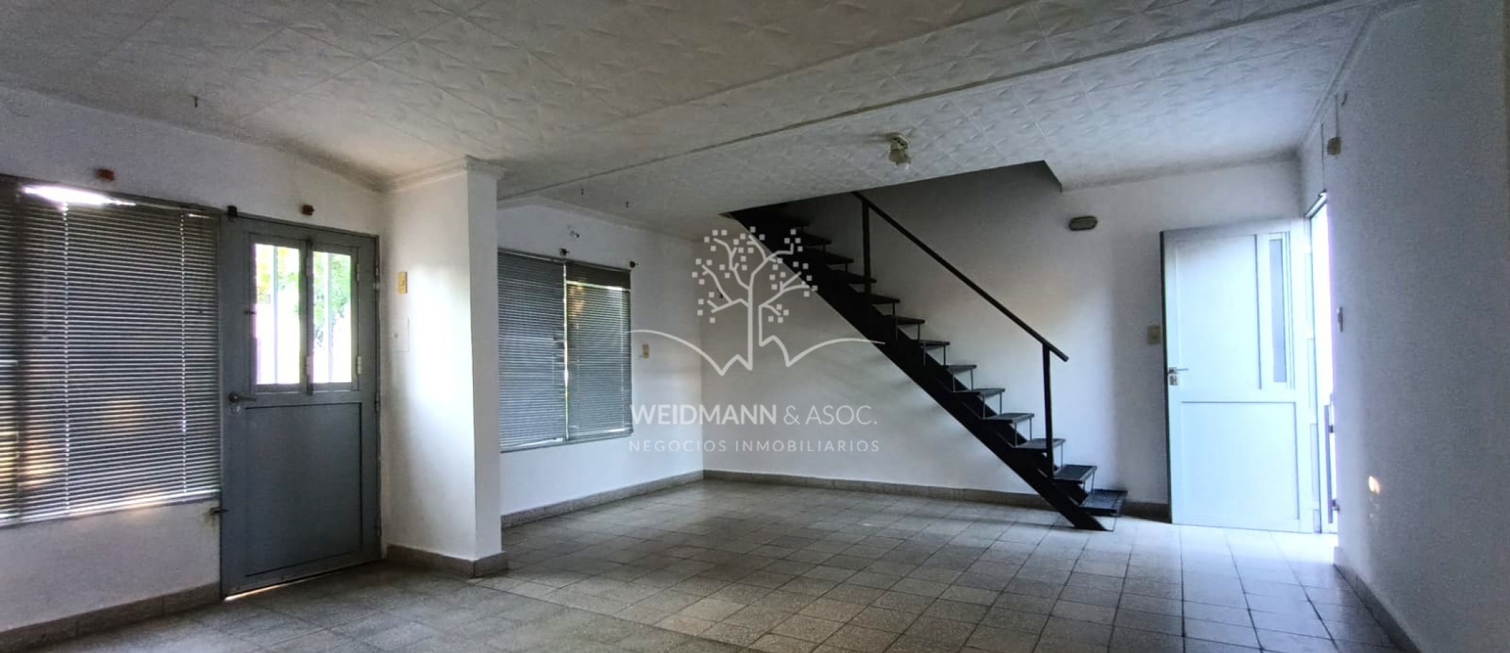 Casa de 2 dormitorios con amplio sector adicional en alquiler, Santa Fe