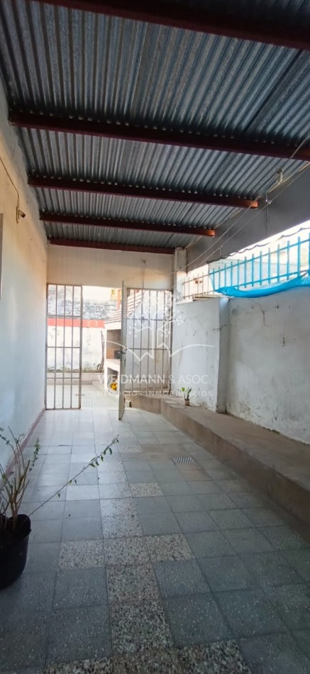 Casa de 2 dormitorios con amplio sector adicional en alquiler, Santa Fe