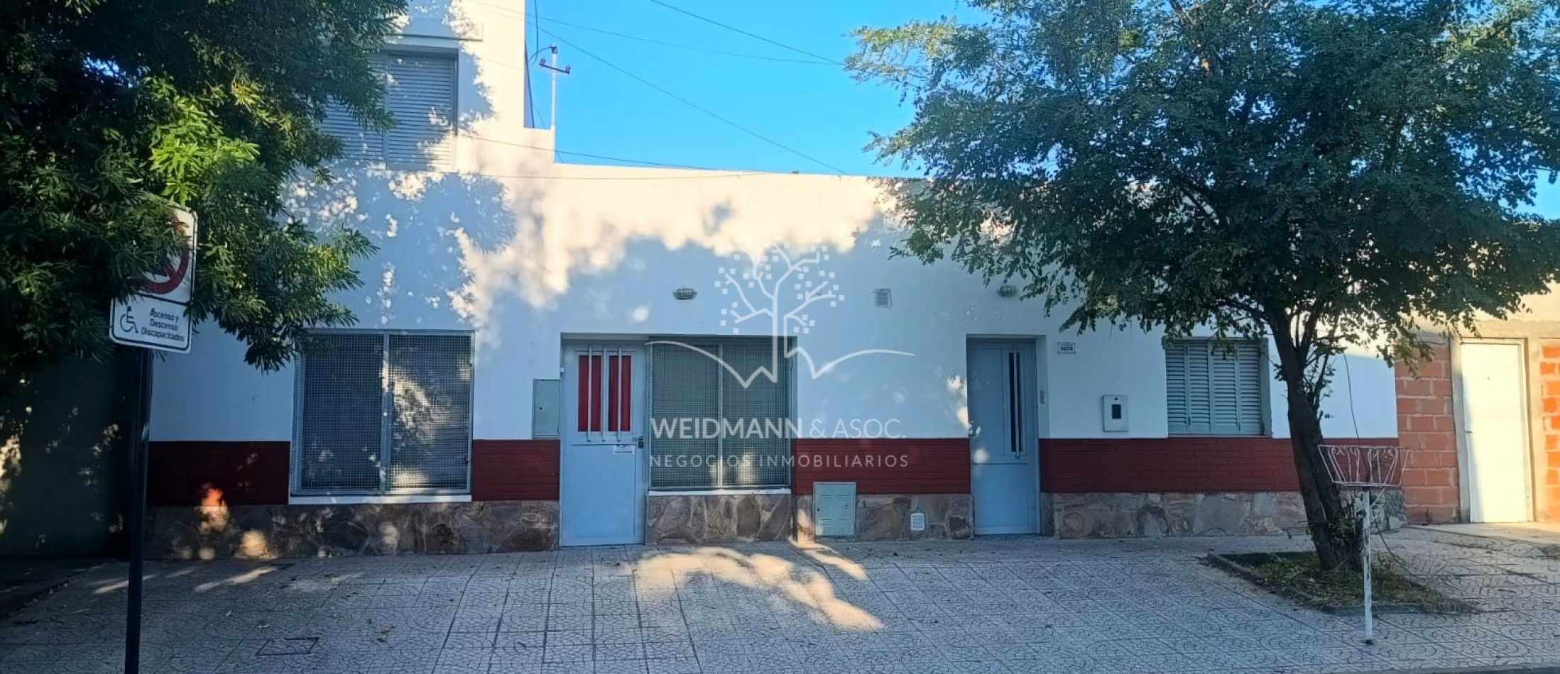 Casa de 2 dormitorios con amplio sector adicional en alquiler, Santa Fe