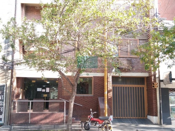 DEPARTAMENTO EN VENTA AL FRENTE CON COCHERA