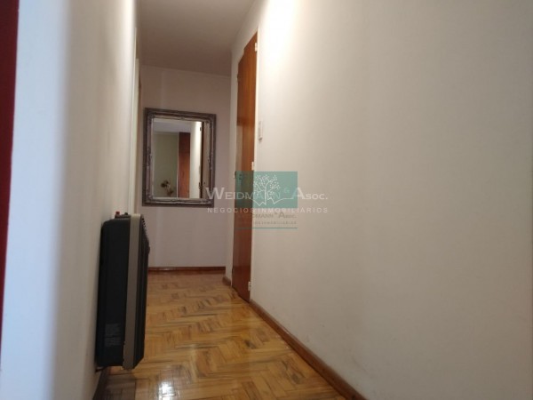 DEPARTAMENTO EN VENTA AL FRENTE CON COCHERA