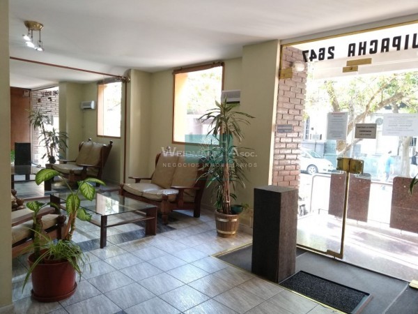 DEPARTAMENTO EN VENTA AL FRENTE CON COCHERA